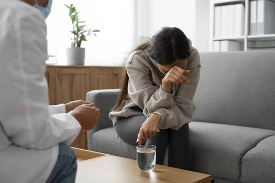 كيفية التعامل مع المدمن فترة العلاج وبعد العلاج